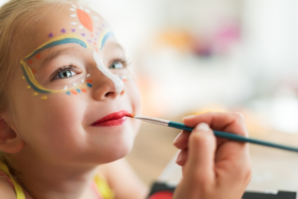 Carnaval: como entrar na folia sem prejudicar a pele do seu filho