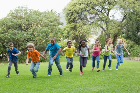Crianças até os 12 anos precisam variar os tipos de atividade física